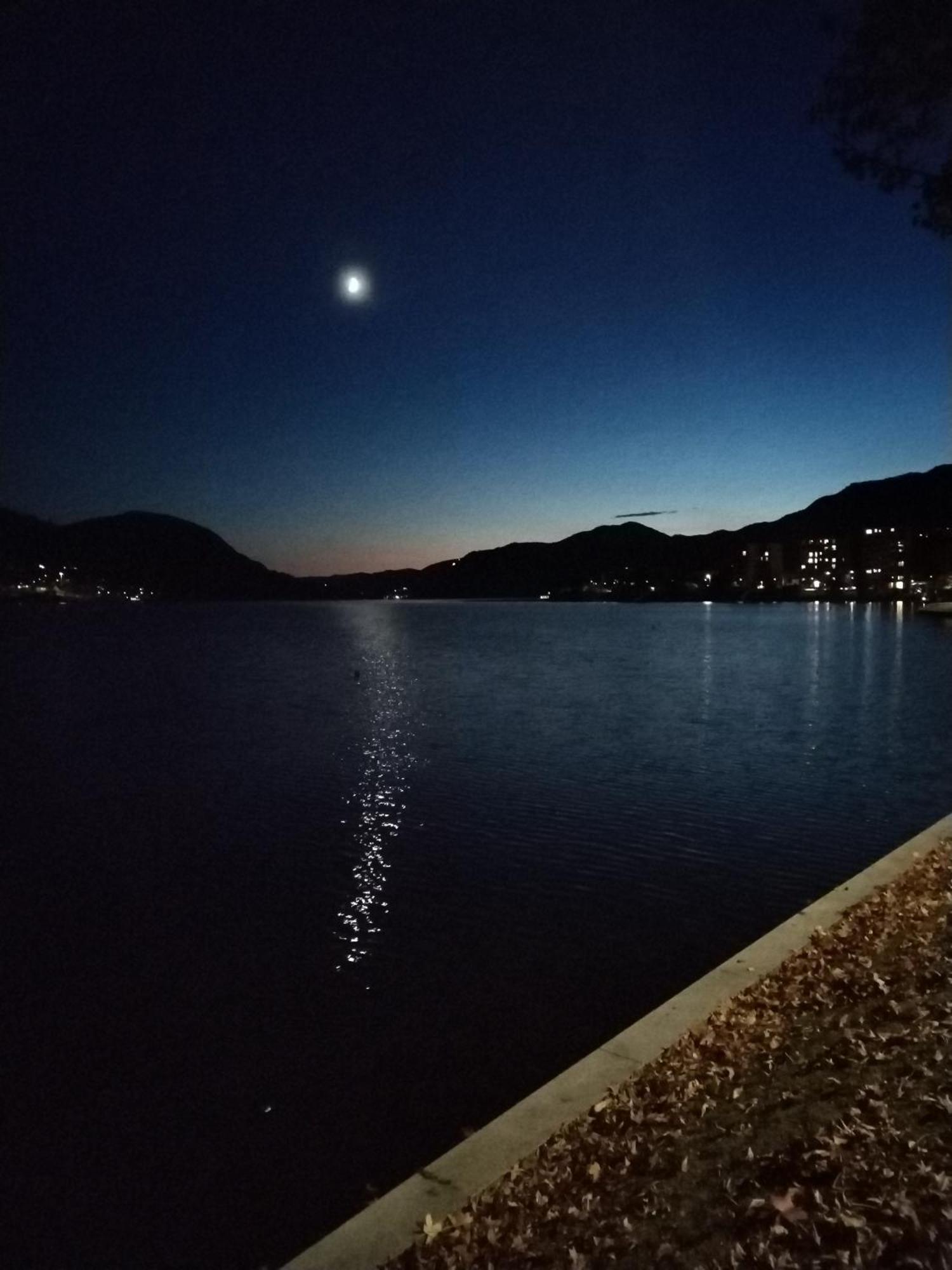 Un Balcone Sul Lago オメーニャ エクステリア 写真