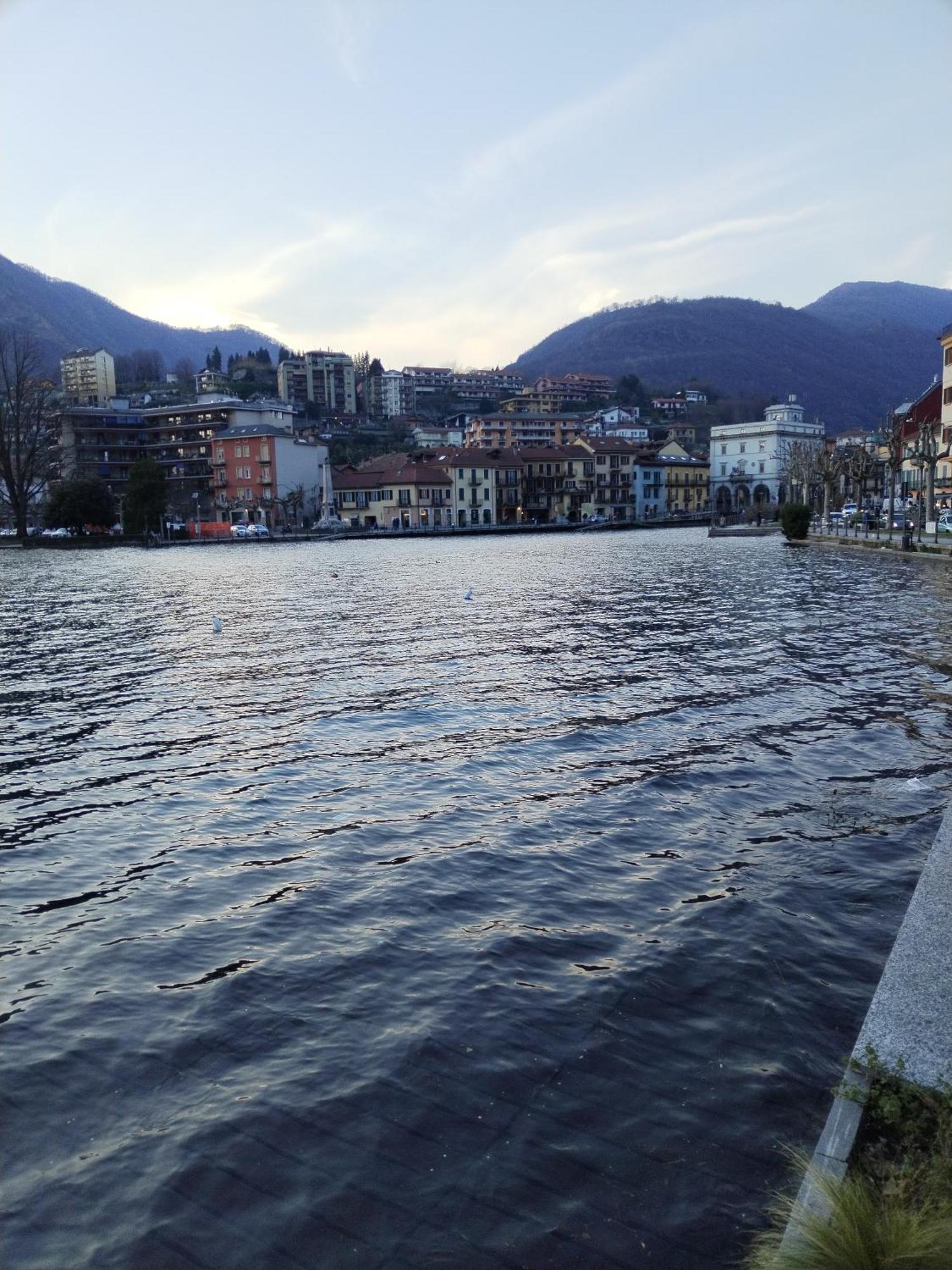 Un Balcone Sul Lago オメーニャ エクステリア 写真