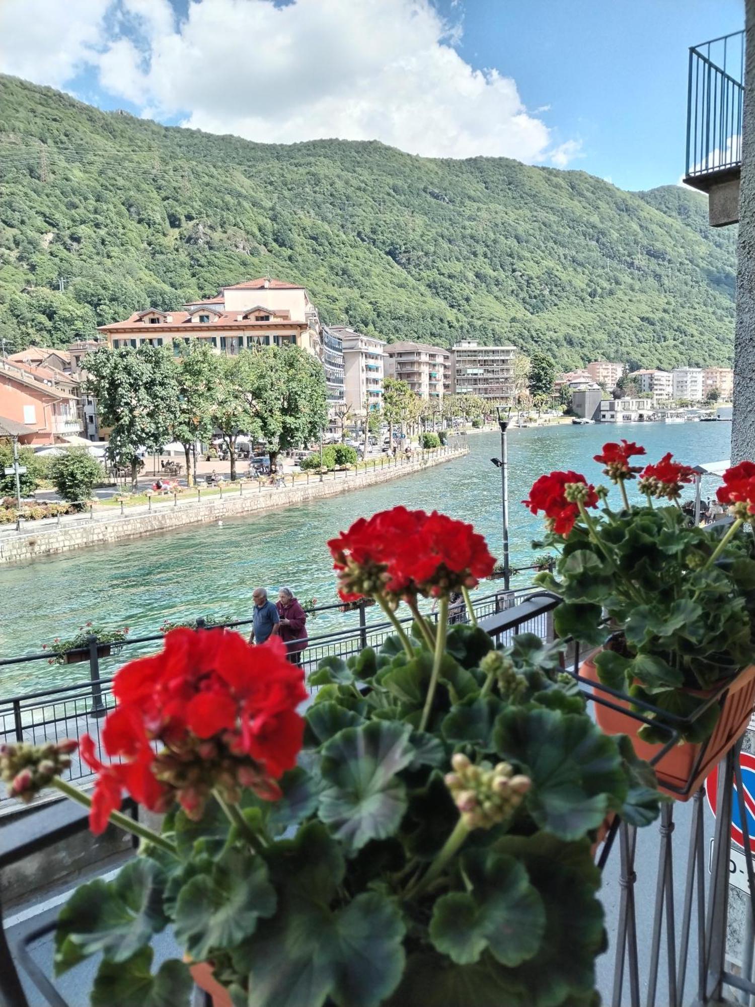 Un Balcone Sul Lago オメーニャ エクステリア 写真