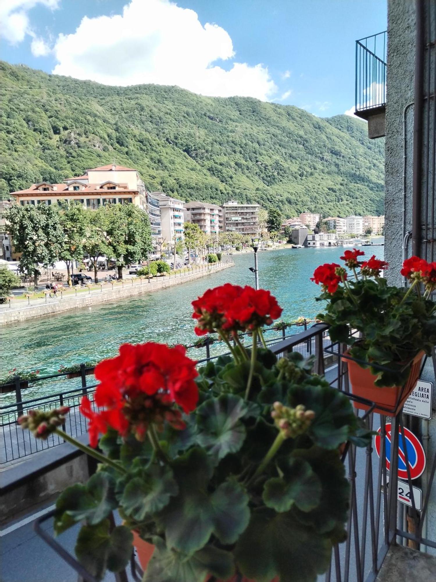 Un Balcone Sul Lago オメーニャ エクステリア 写真