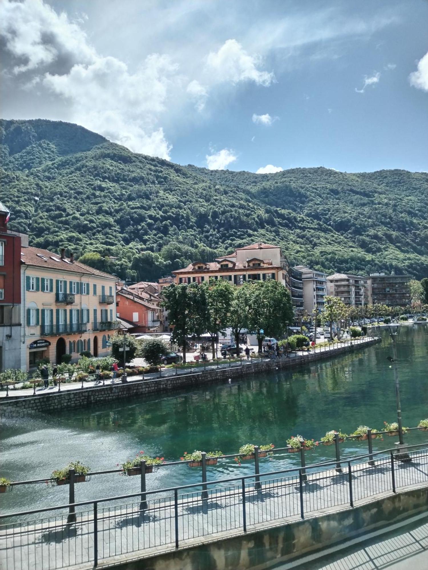 Un Balcone Sul Lago オメーニャ エクステリア 写真