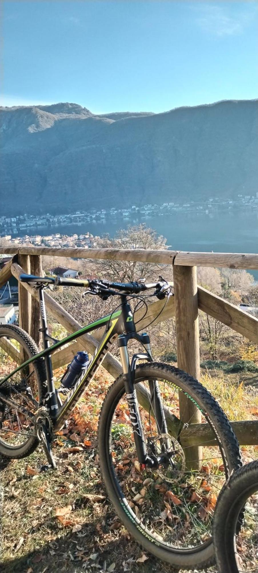 Un Balcone Sul Lago オメーニャ エクステリア 写真