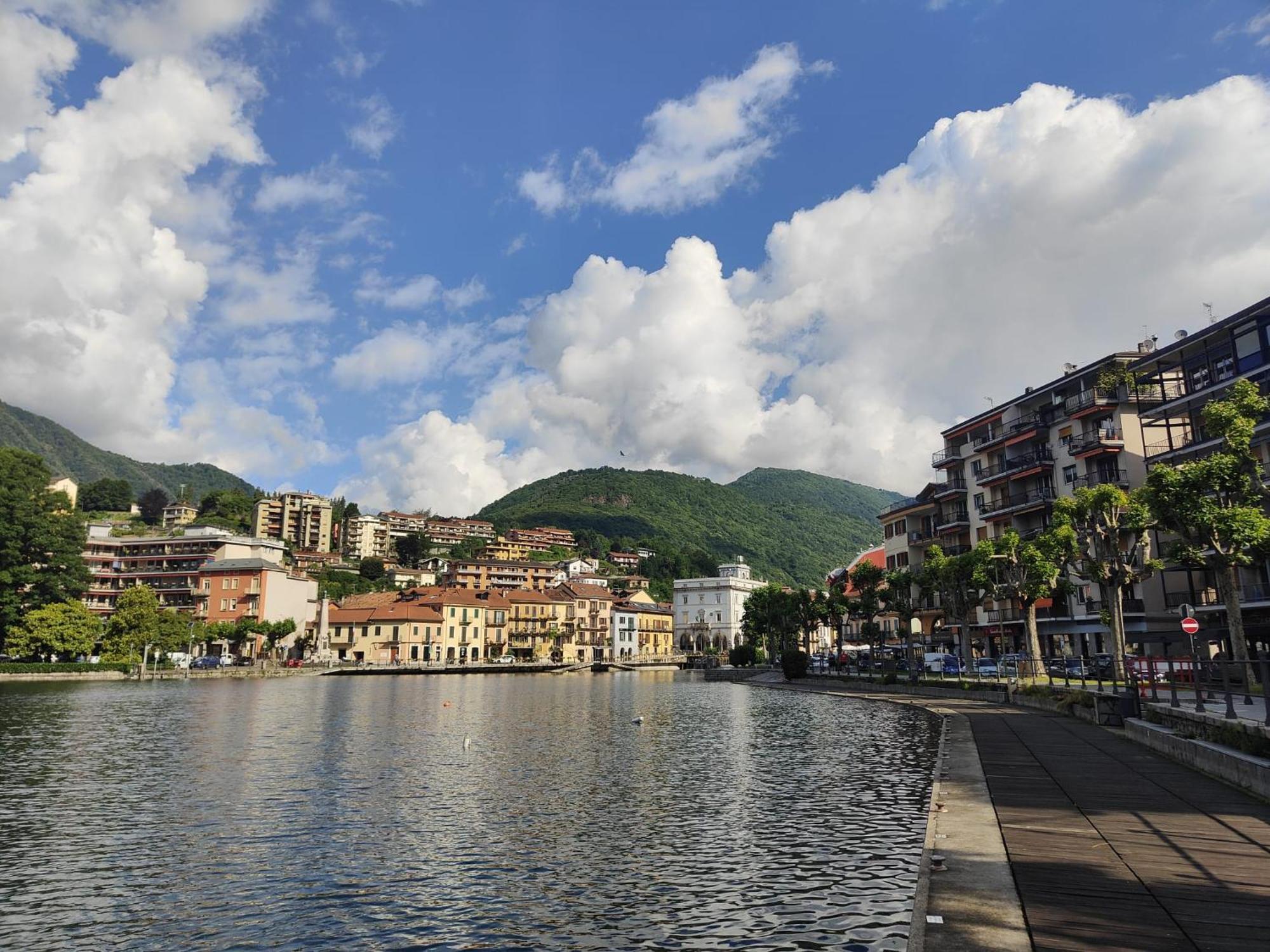 Un Balcone Sul Lago オメーニャ エクステリア 写真