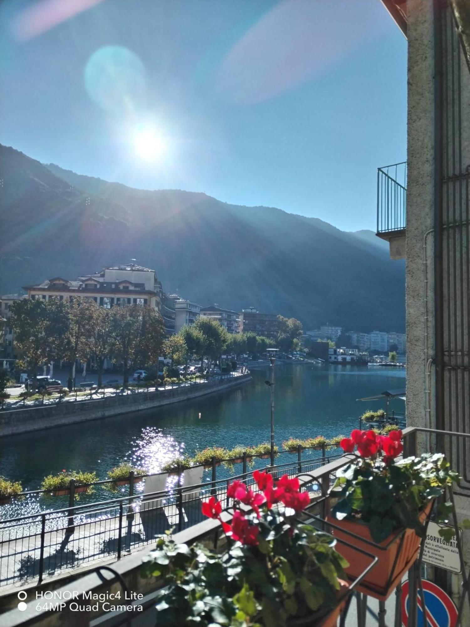 Un Balcone Sul Lago オメーニャ エクステリア 写真