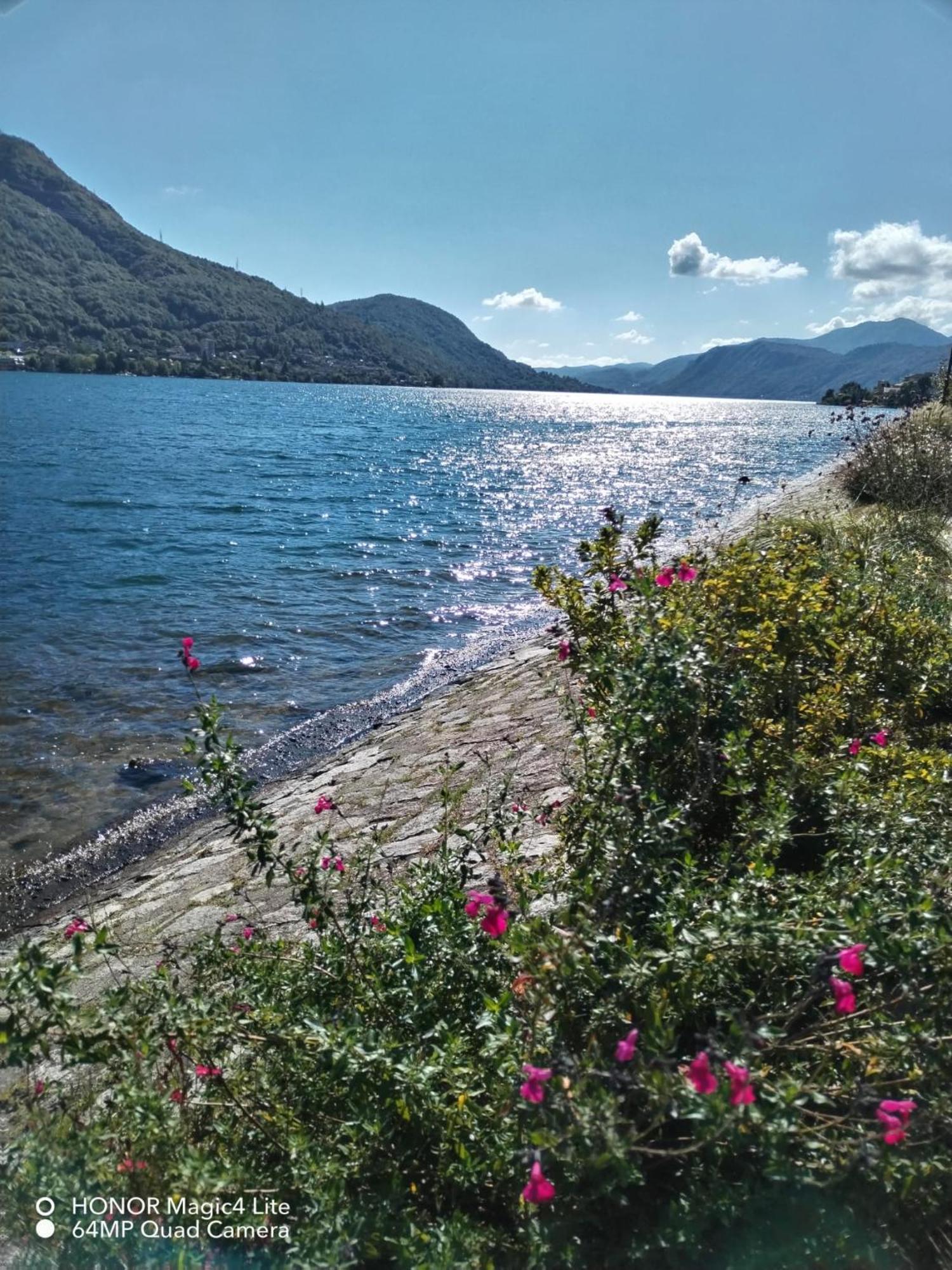 Un Balcone Sul Lago オメーニャ エクステリア 写真