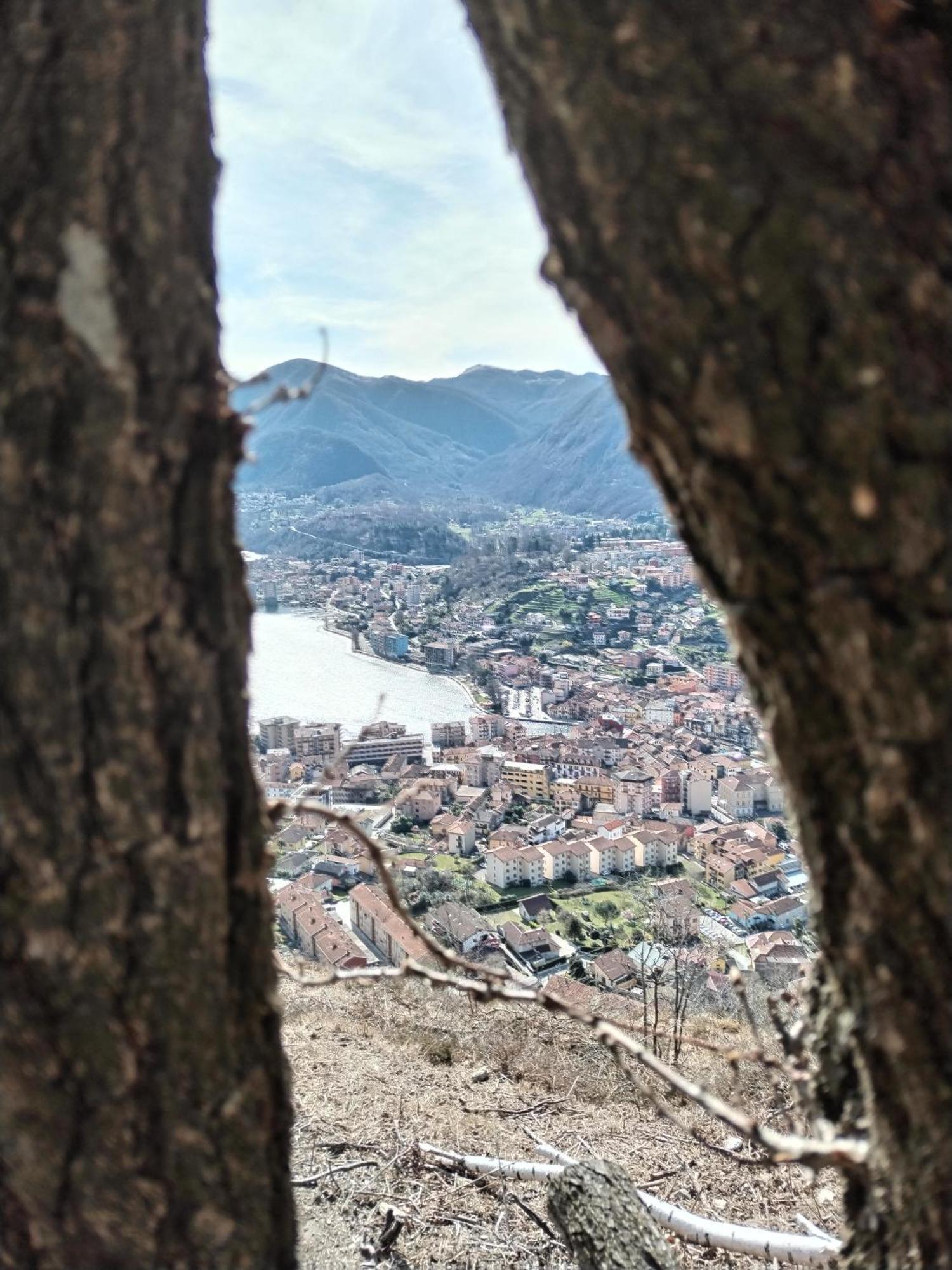 Un Balcone Sul Lago オメーニャ エクステリア 写真